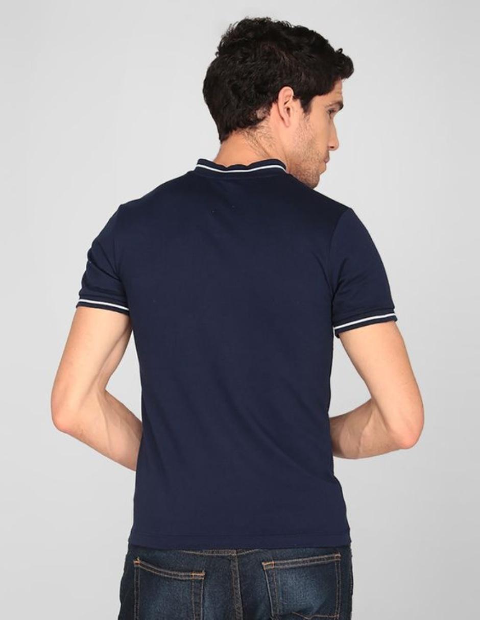 Playera Contempo cuello henley para hombre