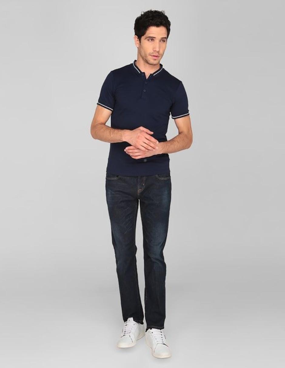 Playera Contempo cuello henley para hombre