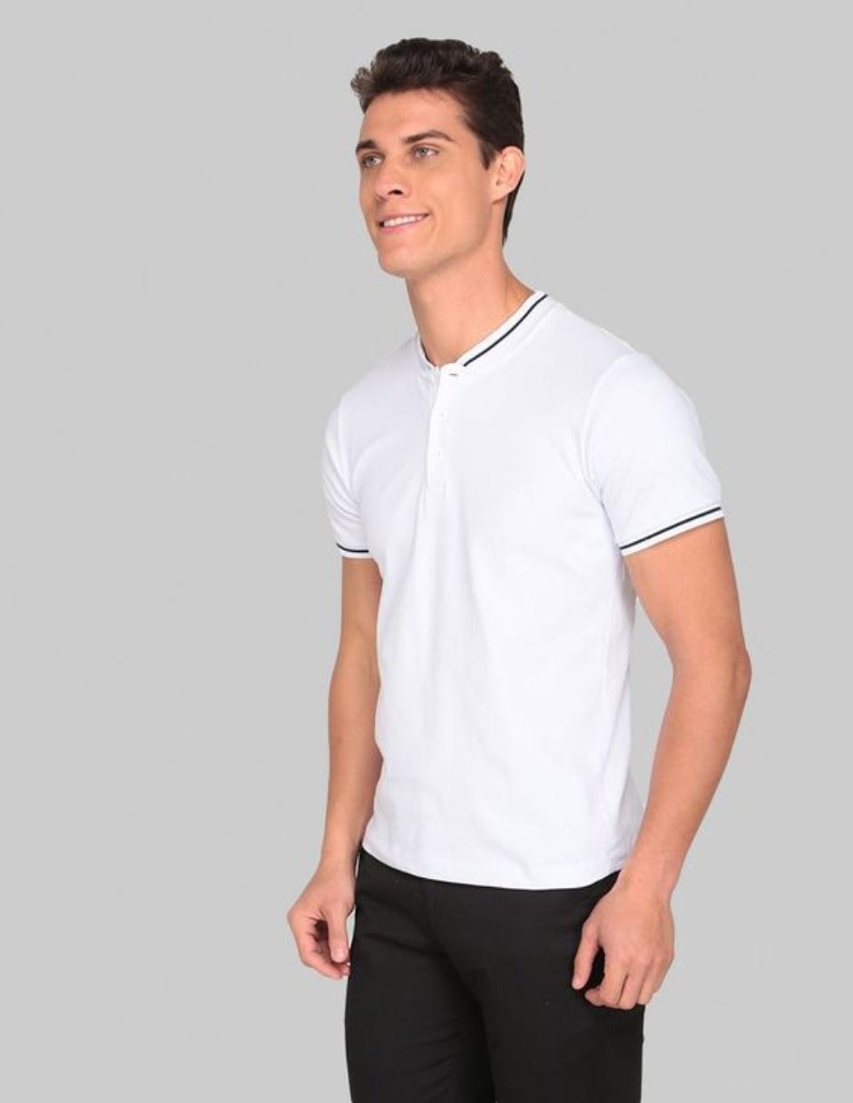 Playera cuello henley para hombre