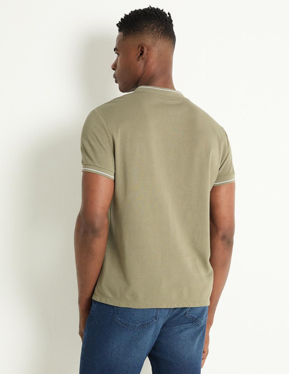 Playera cuello henley para hombre