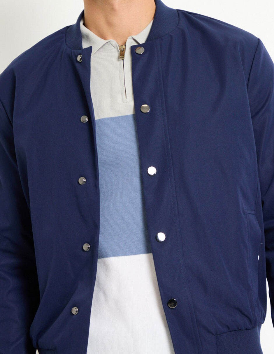 Chamarra bomber con bolsillos para hombre 4