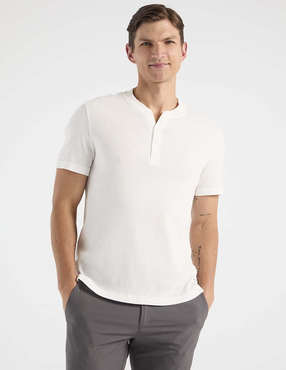 Playera cuello henley para hombre 1