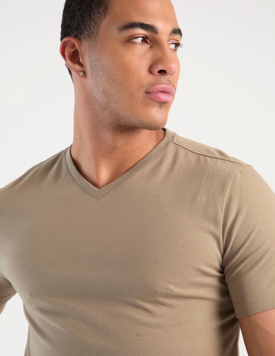 Playera cuello V para hombre 4