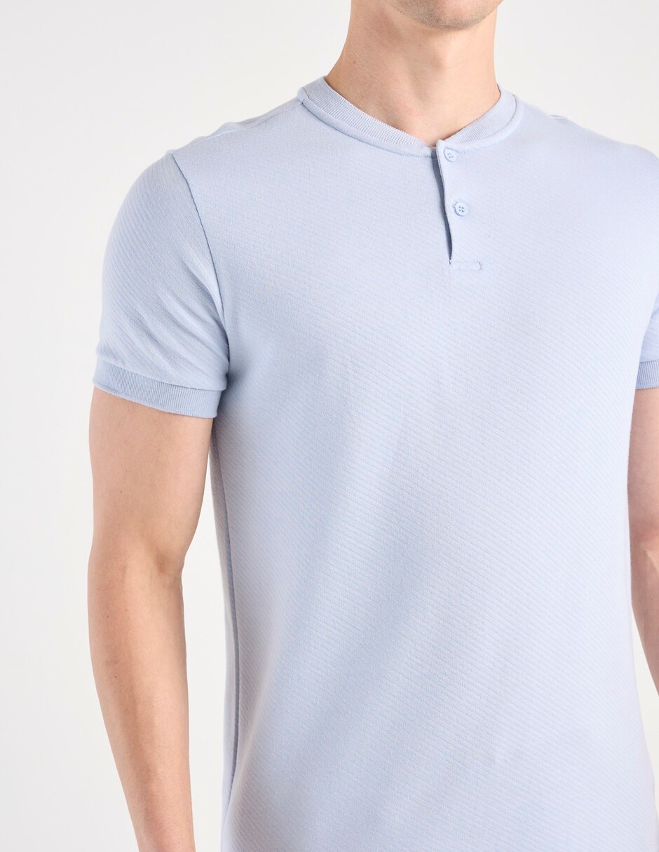 Playera cuello henley para hombre 4