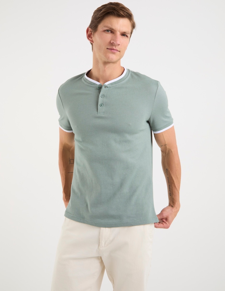 Playera cuello con botón para hombre 1