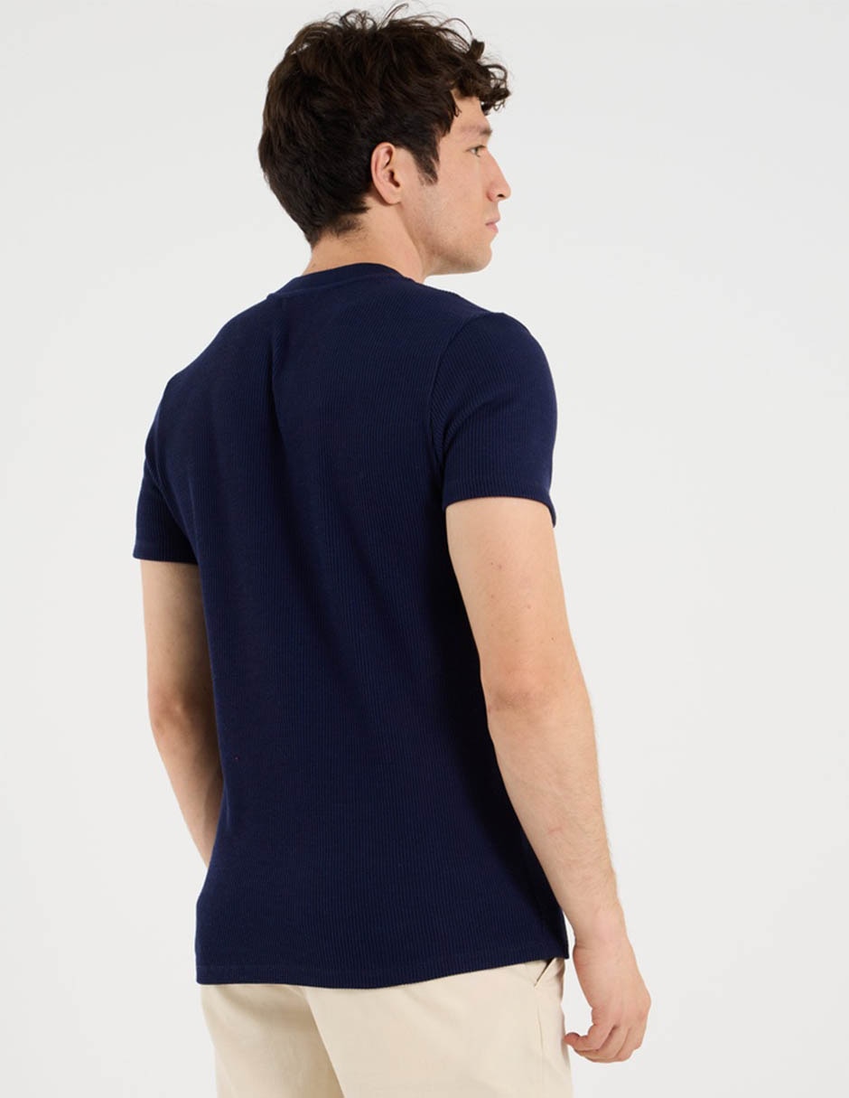 Playera Contempo cuello V para hombre