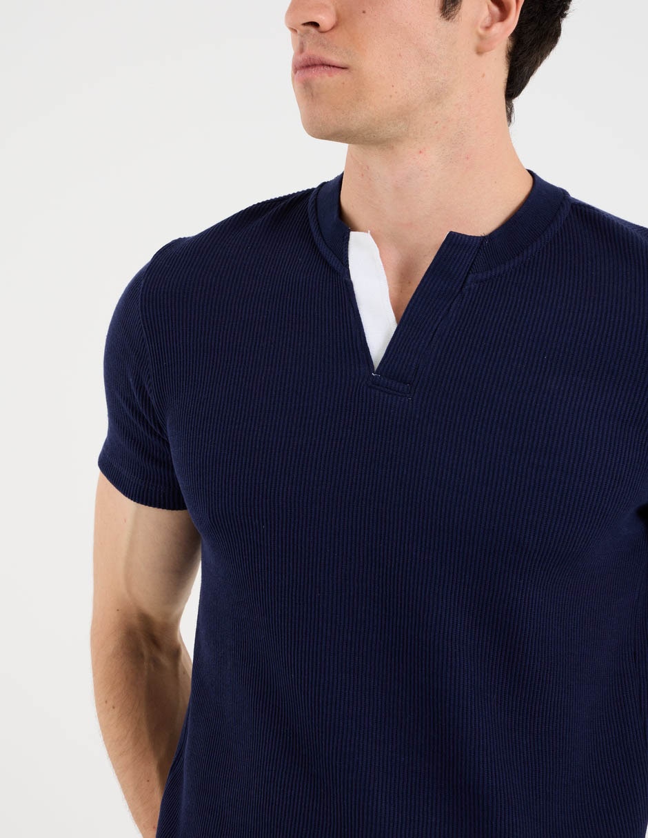 Playera Contempo cuello V para hombre