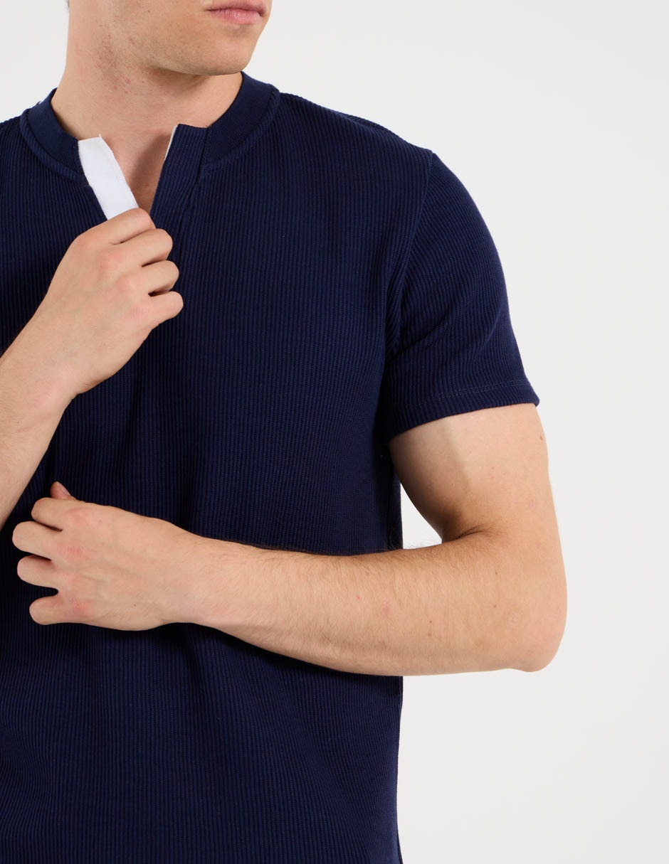 Playera Contempo cuello V para hombre