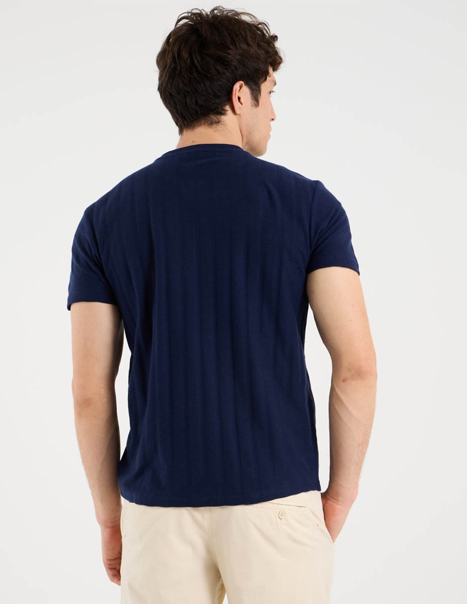 Playera Contempo cuello con botón para hombre