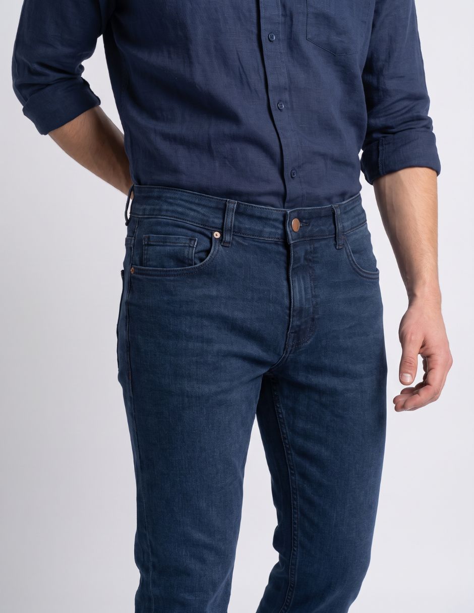 Jeans regular slim lavado medio para hombre 2